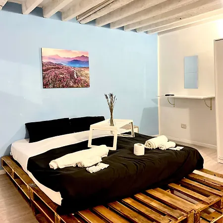 Centro Affittacamere- Bagno In Comune Πανσιόν Γένοβα